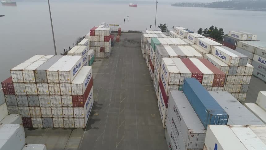 A dockyard full of shipping containers
