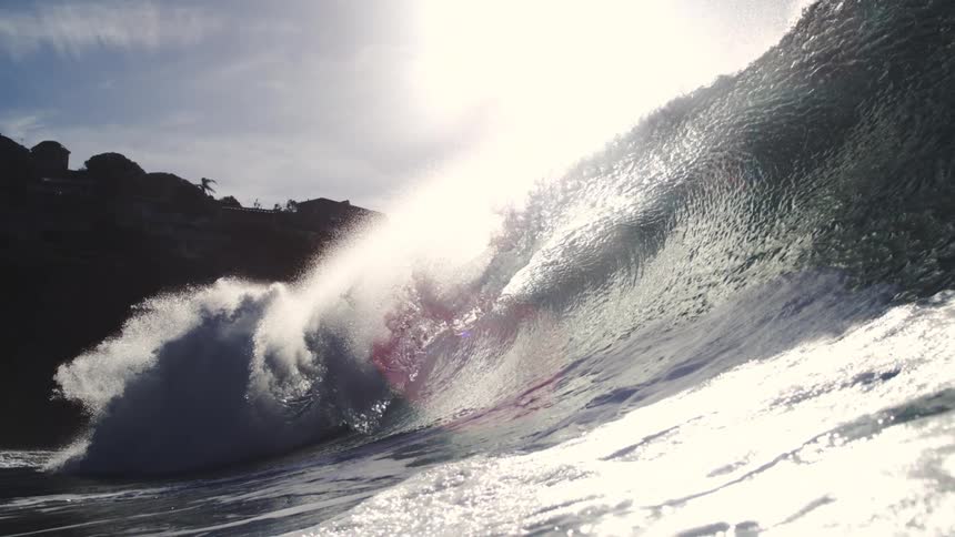 Slow motion waves are moving in the ocean water