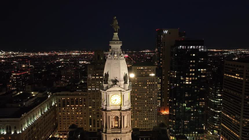 Philadelphia City Hall and William Penn statue at night