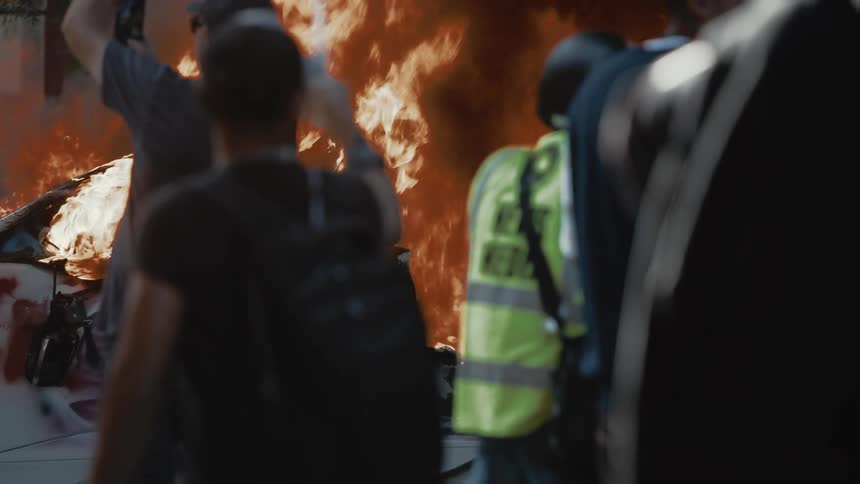 Protesters are burning cars