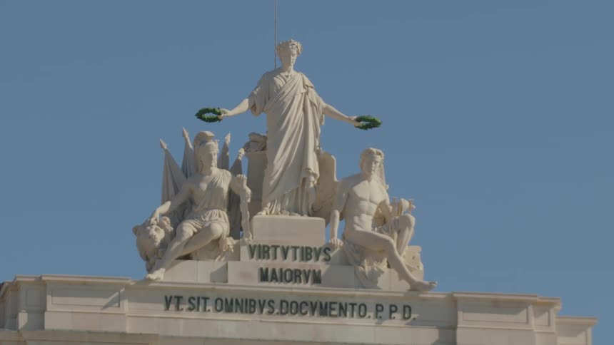 The statue above the rua augusta arch in lisbon