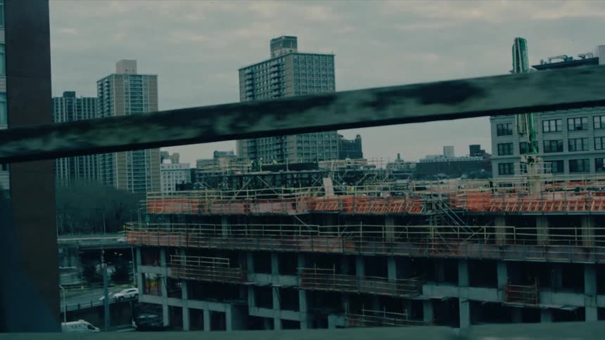 The building in the city is under construction