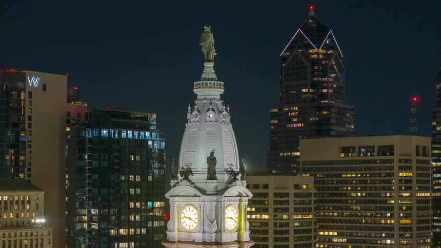 The William Penn statue on top of the Philadelphia City at night