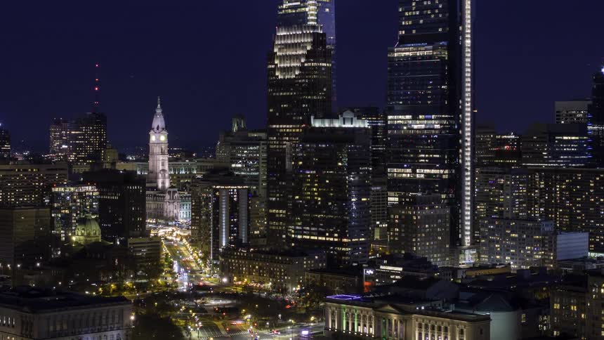 Cars are moving fast through Philadelphia during the night time