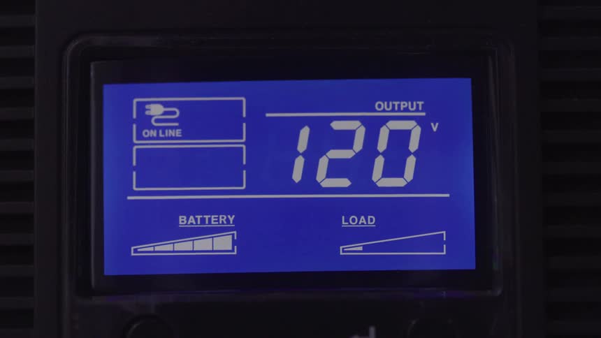 A screen shows the voltage output of a battery