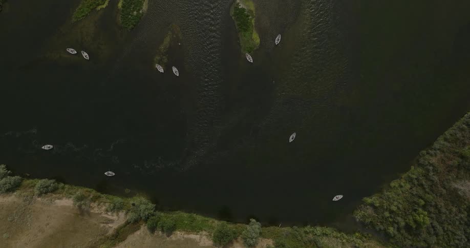 The small boats are moving in the lake