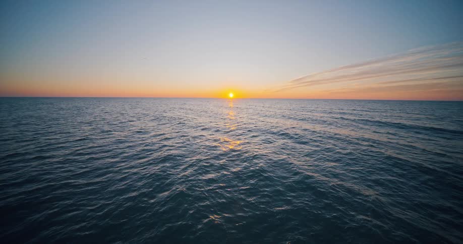 Ocean landscape with the sun on the horizon