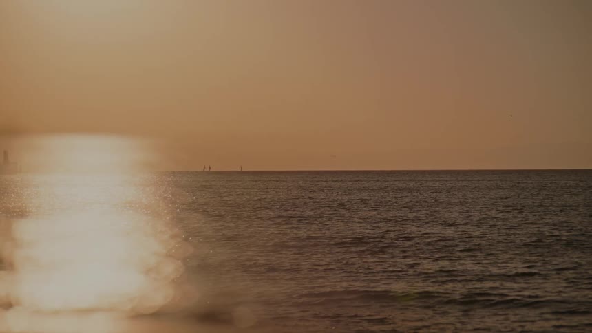 Ocean horizon with sun reflection