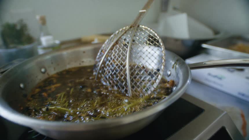 The vegetables are stirred with sauce in the pan