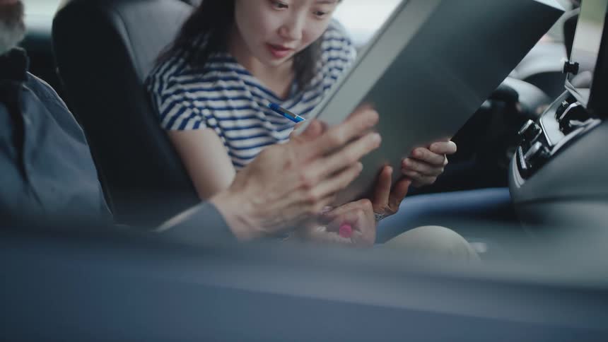 A girl signs the form during a driving test