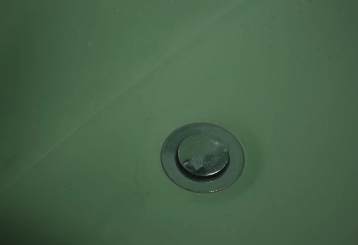 The water drains in the tub
