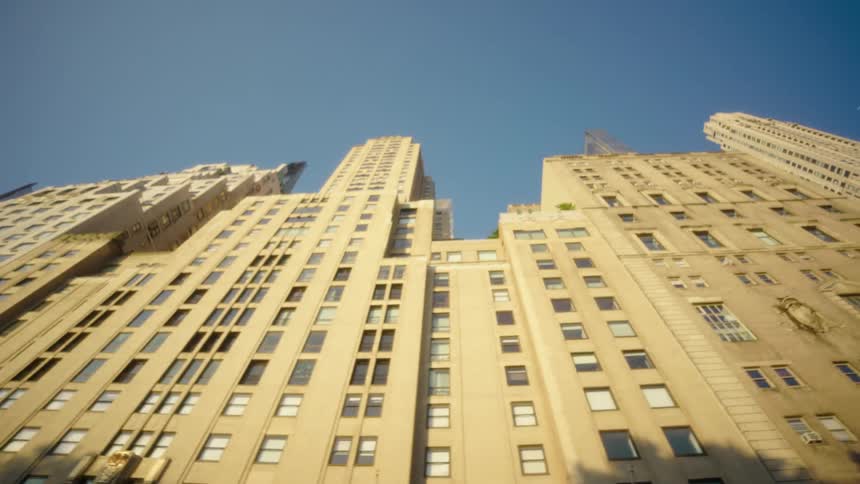 Several buildings stand next to each other in a city