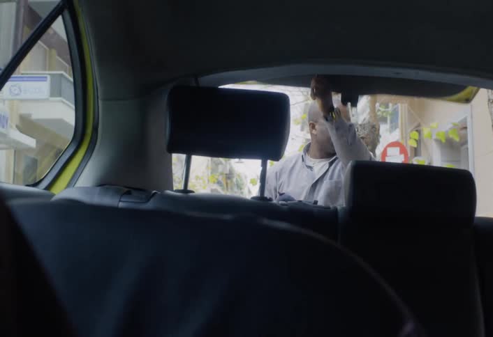 Children get out of the car together