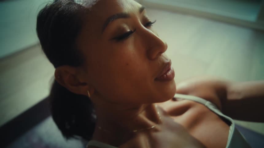 A determined woman engages her core as she rises during a workout