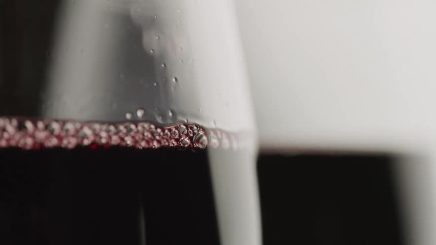 Red wine is in the glass