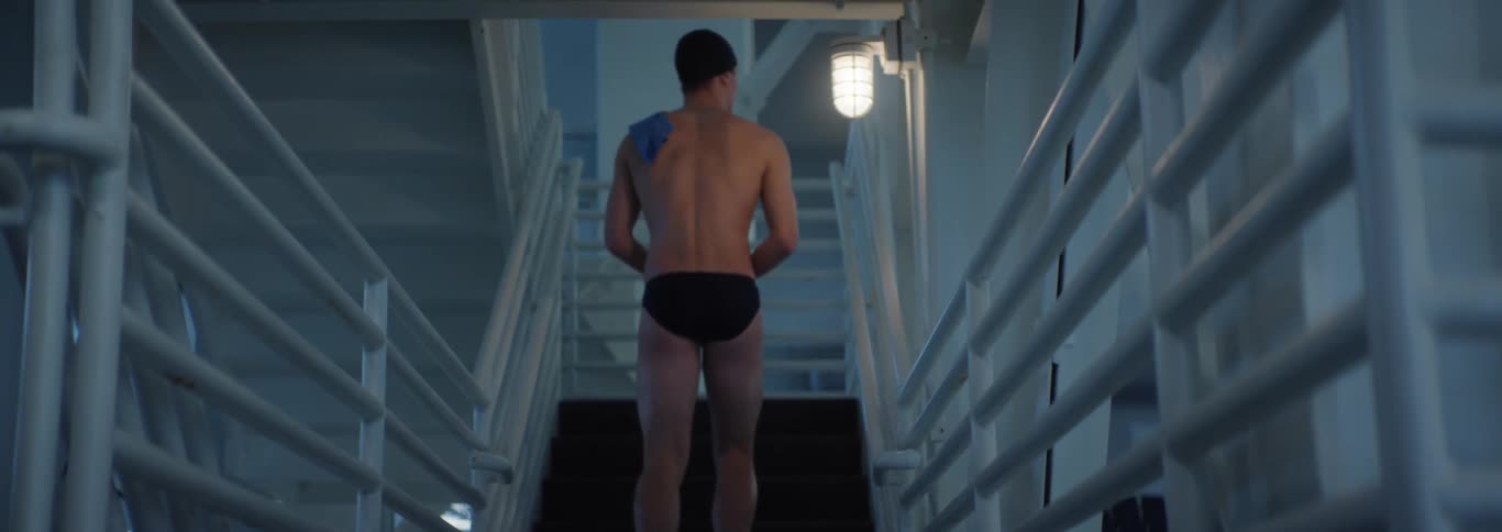 The swimmer climbs the stairs