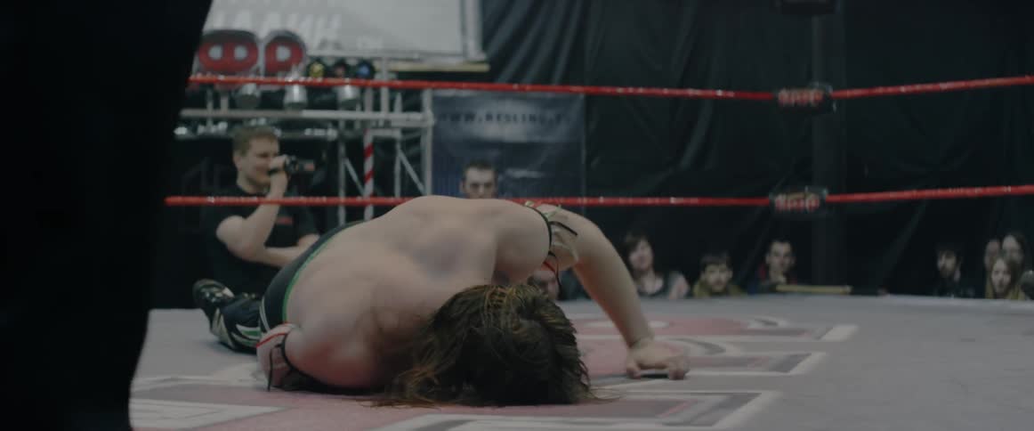 A wrestler drops the elbow on his opponent