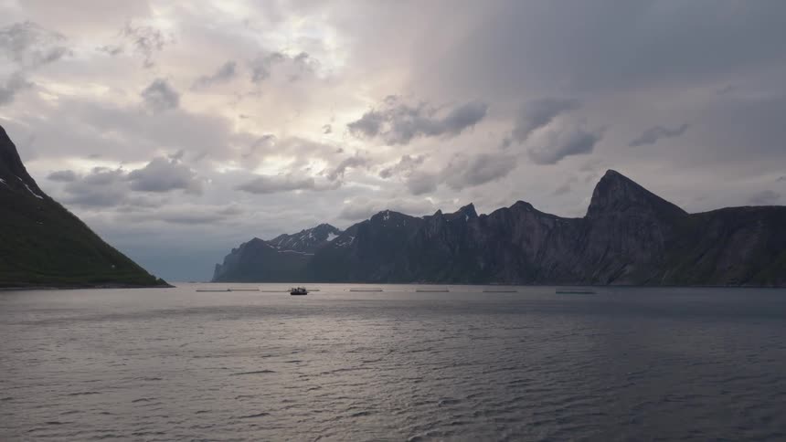 A lone boat out on a large lake