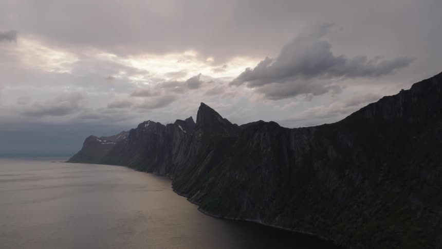 Landscape of the sea surrounded by a rocky coast on a cloudy morning