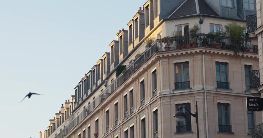 A long and tall apartment building