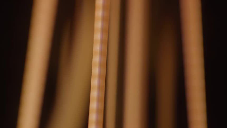 Light flashes on the wood