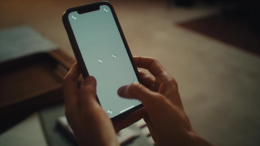 Person holding a cellphone with the screen