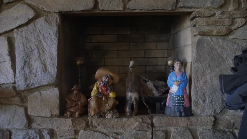 The nook in this wall has statues in it