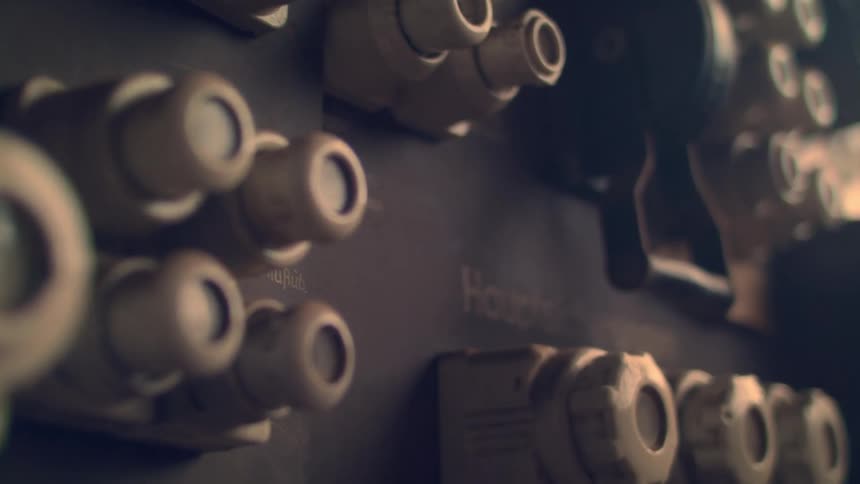 An old electrical panel with fuses and a handle shows the german word hauptsicherungen