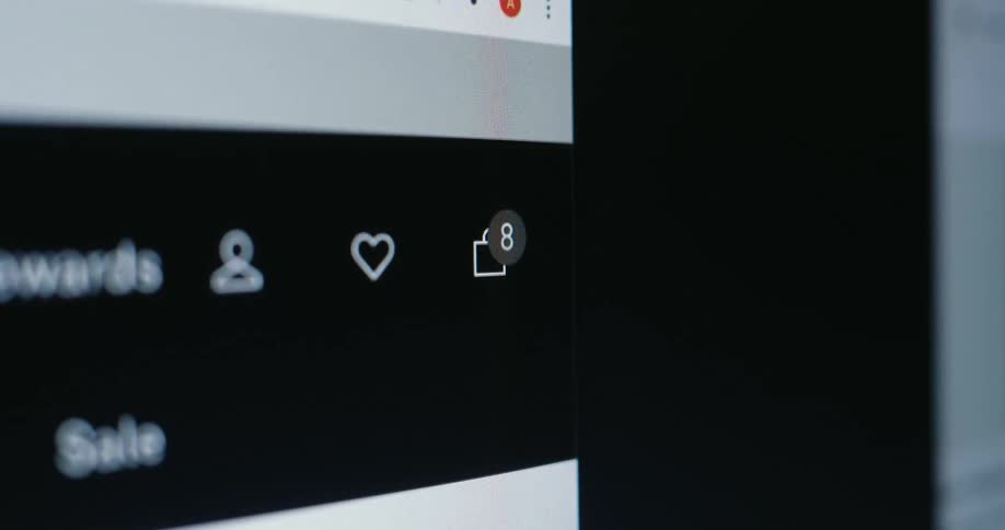 Website screen showing a shopping cart icon with numbers