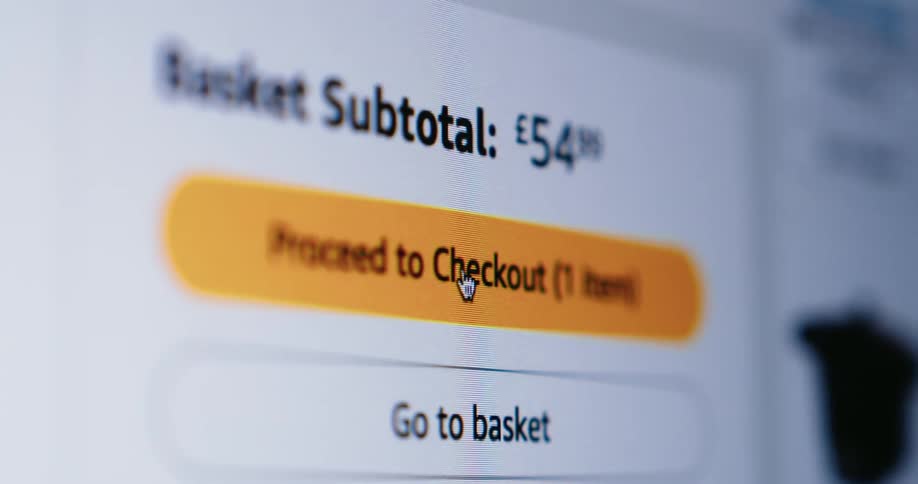 A cursor clicks the proceed to checkout button on an online cart