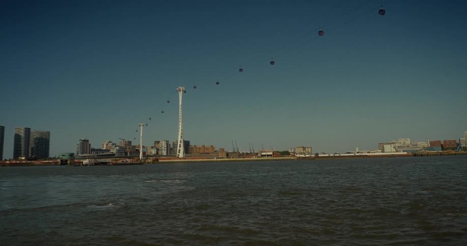 The sky lift runs through the city by the shore