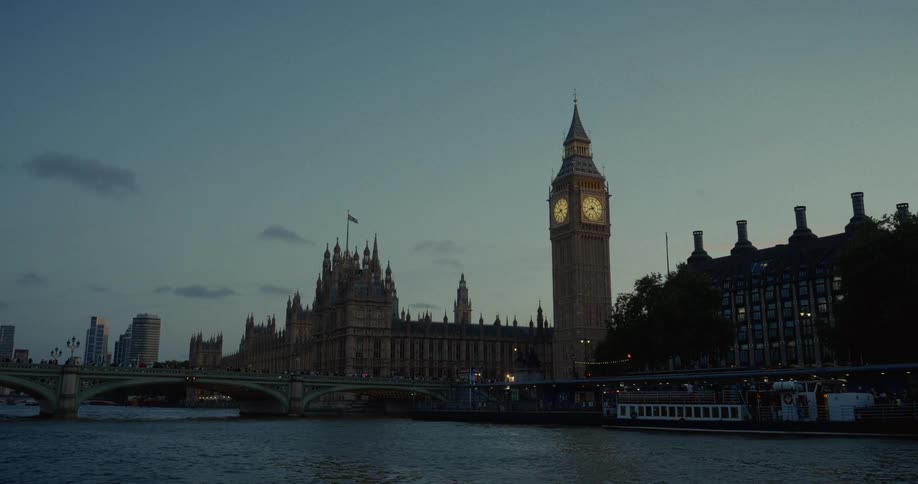View of big ben and the palace of westminster at dusk with the river thames and westminster bridge in the foreground