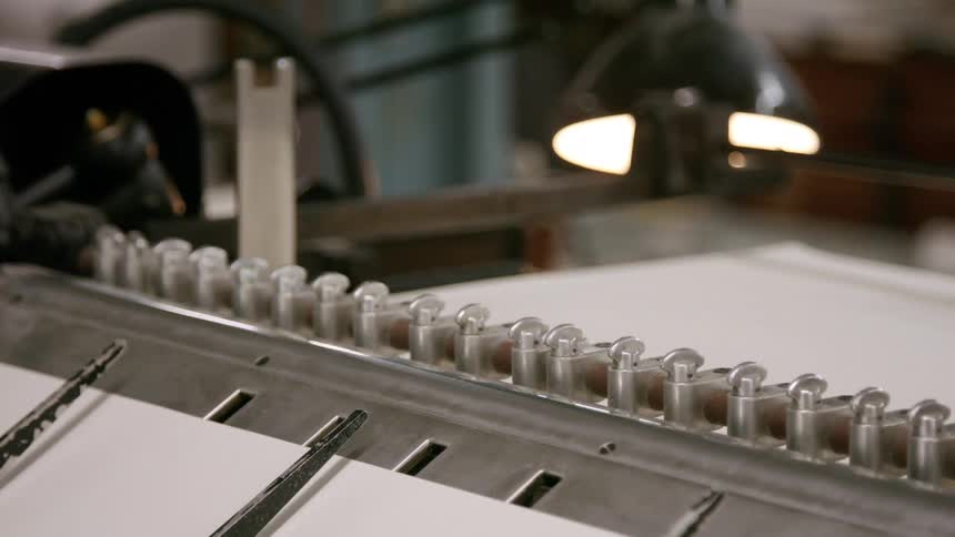 Industrial machine with aligned gears in operation