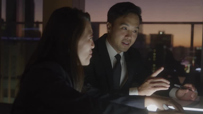 The man and woman talk in the office