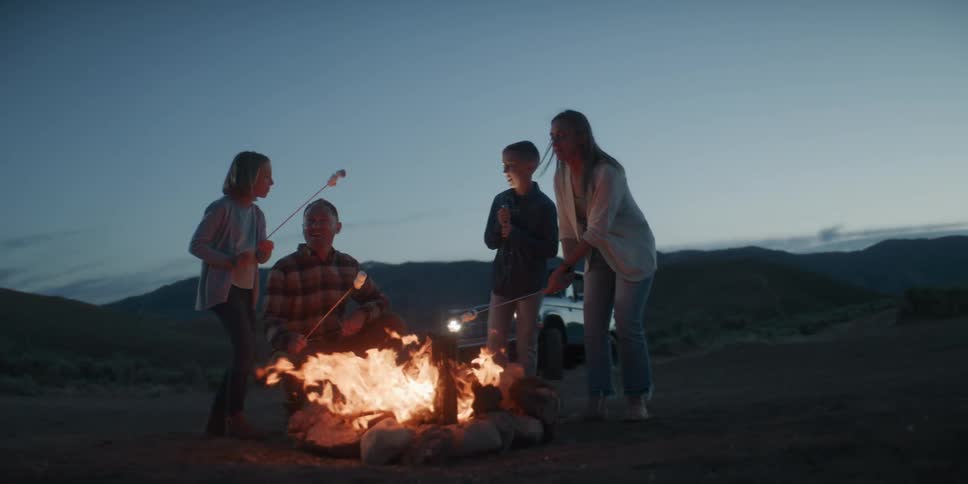 The family roast marshmallows in the desert