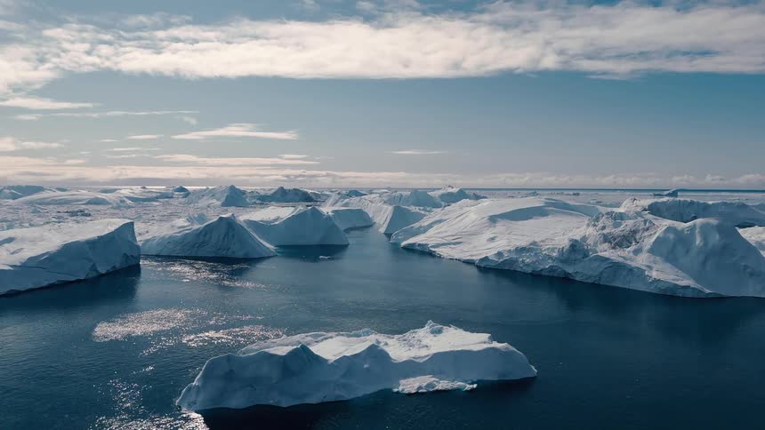 Melting glaciers and icebergs on arctic water