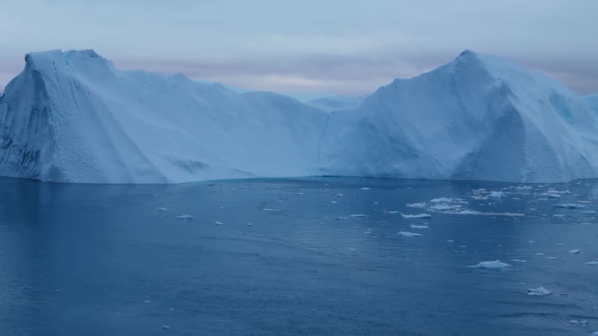 Glaciers and melting ice along the arctic coast