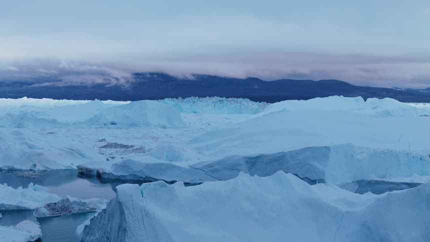 Glaciers and melting ice along the arctic coast