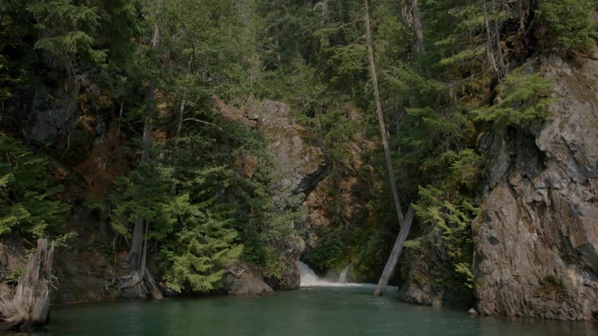 The lake before this mountain has green all around