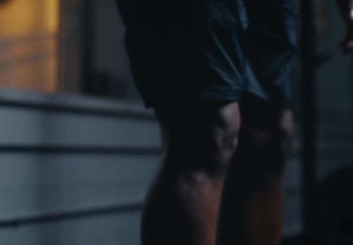 The man hurts his hands doing a heavy dead lift