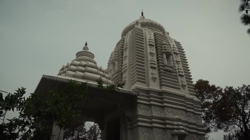 A view of a building outdoors
