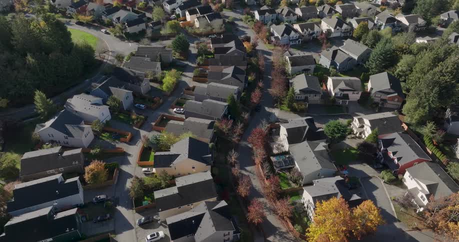 Nice homes curve around serpentine streets in a very peaceful suburban development