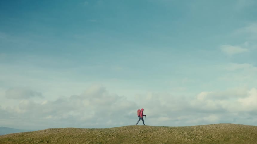 The hiking crosses the green field