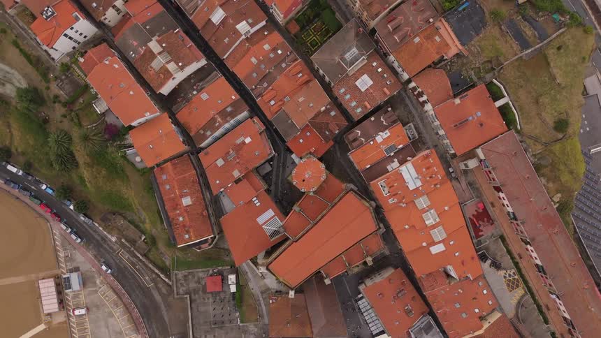 Suburban neighborhood next to a waterfront on an urban area outdoors during day time