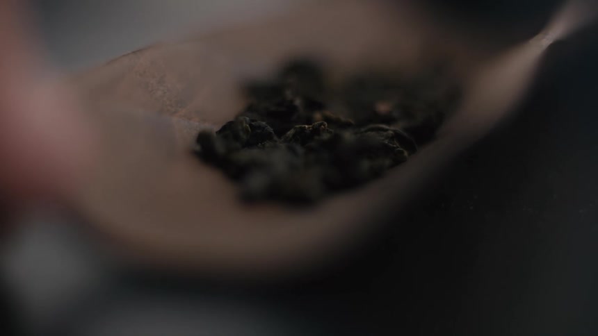 A spoon full of tea leaves