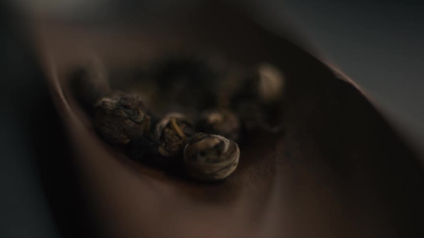 Close up of brown balls in a brown leaf