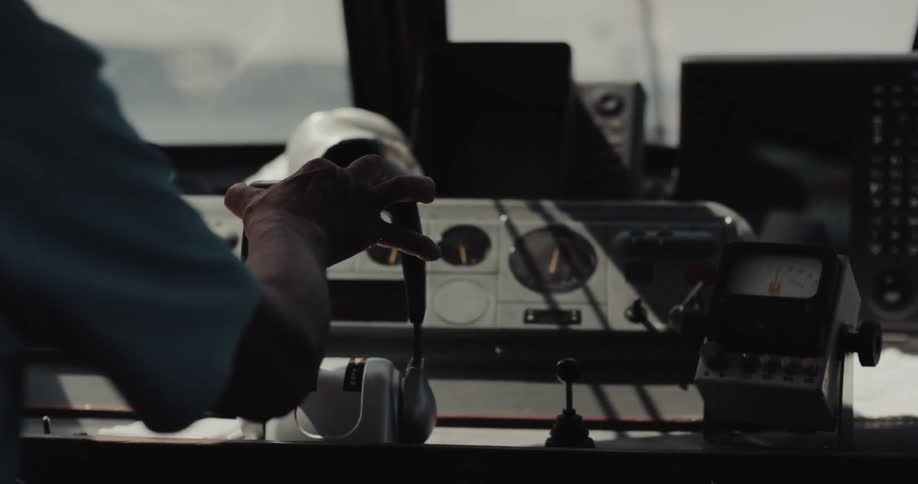 Nautical control panel with hand operating throttle lever