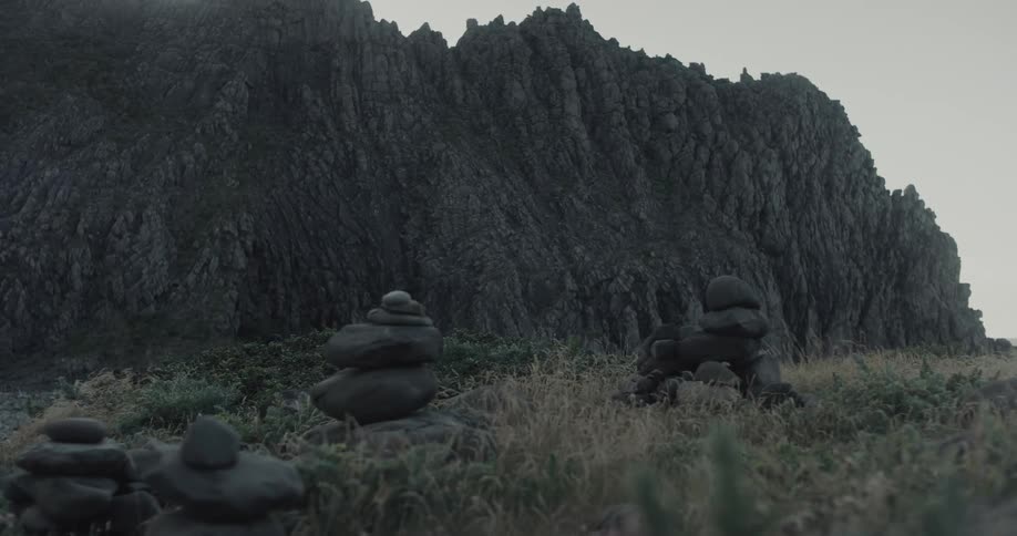 Stones balanced amidst the mountains