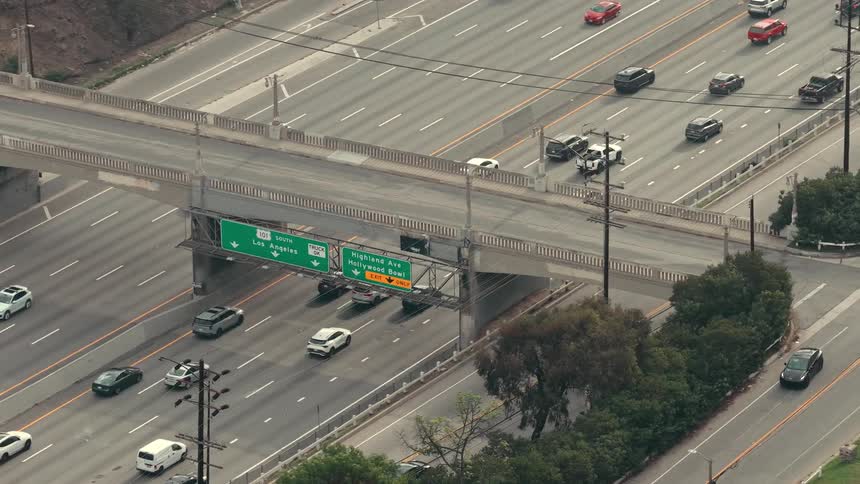 Signage on the overpass pointing toward los angeles and hollywood bowl