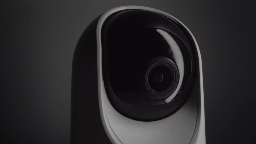 Central lens in rounded housing with matte and glossy finish